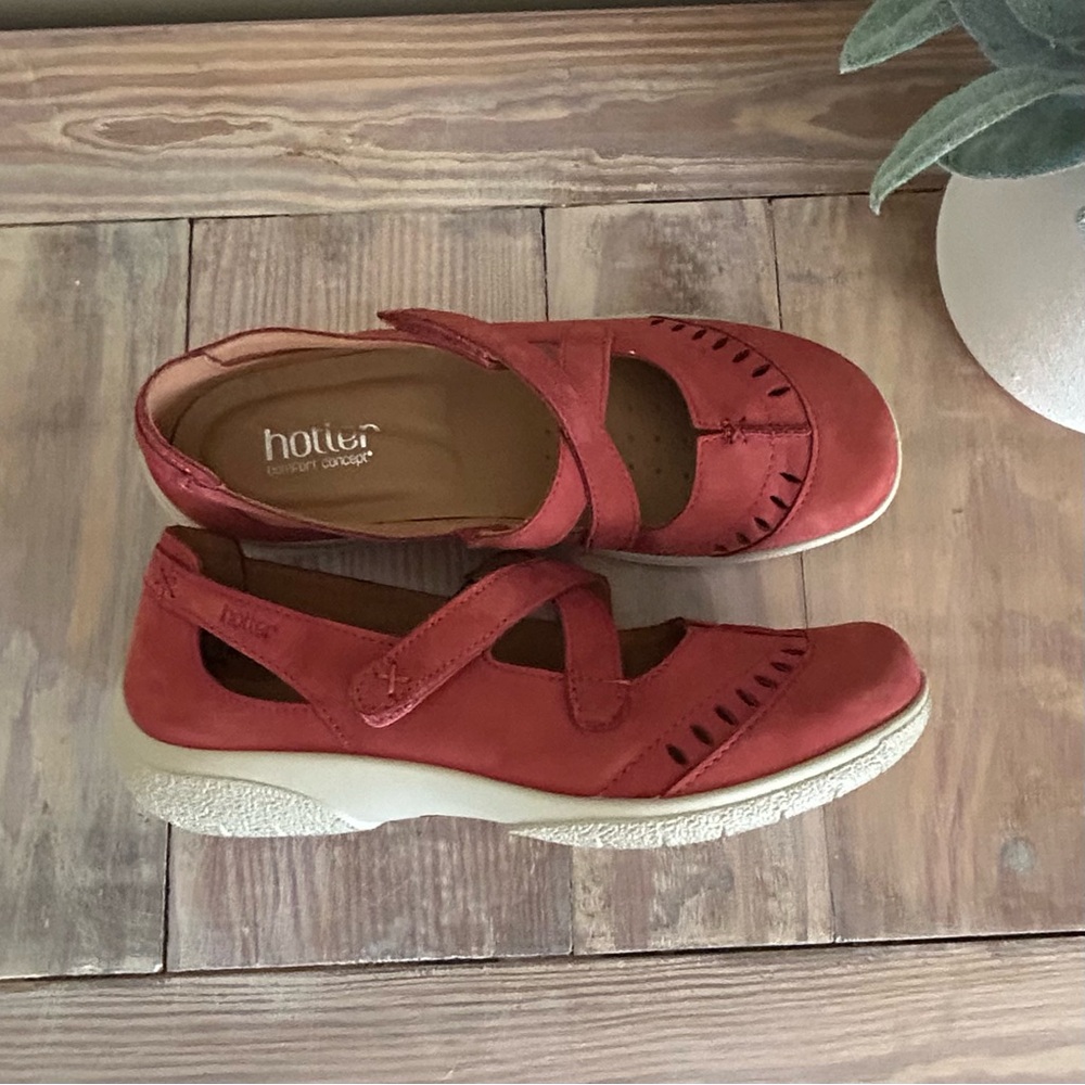 Hotter Rust/Coral Mary Jane Flats with Adjustable Strap✨